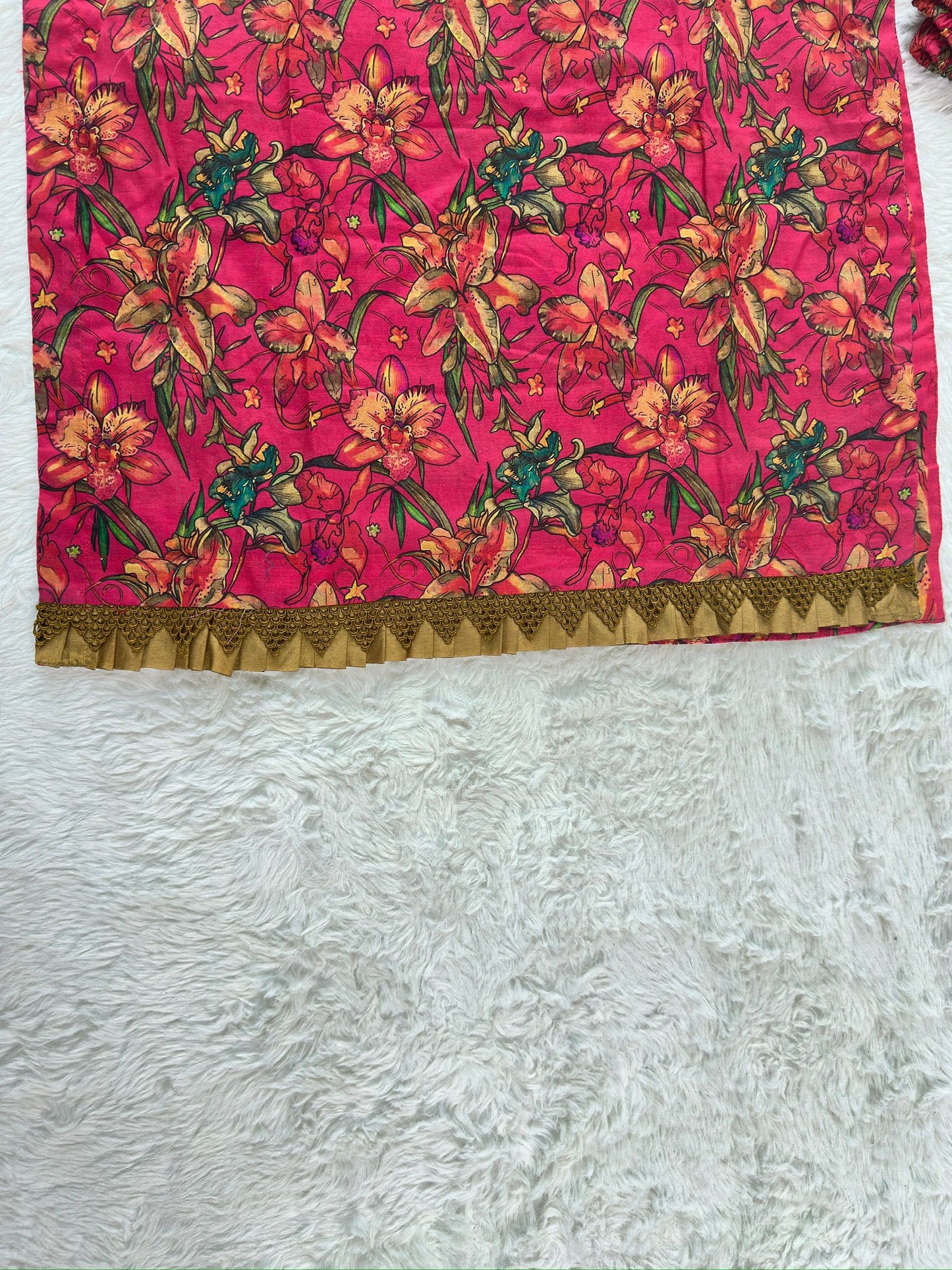 Contrast lace patch detailing on daman of printed lawn dress