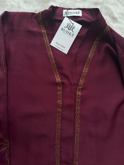 Close-up of maroon premium Nida abaya showing gold stone neck with 
