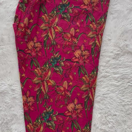 Video showcasing luxury printed lawn  trouser set by RUHKÉ™