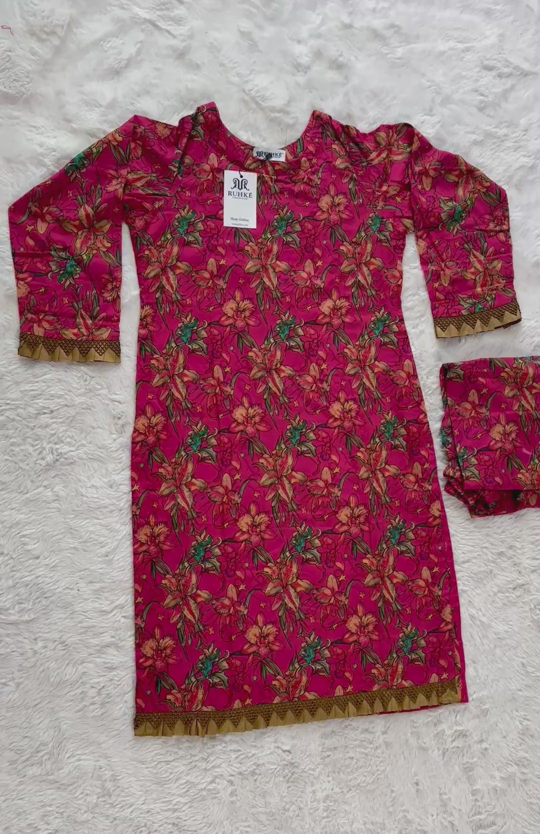 Video showcasing printed lawn shirt and trouser with lace patch details