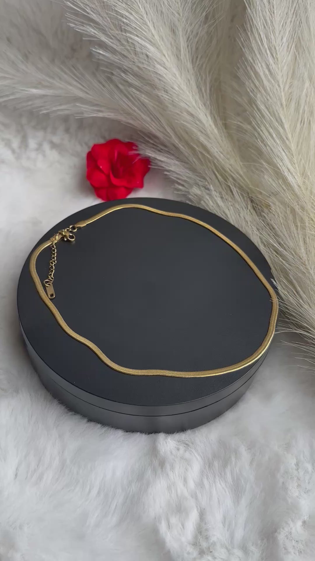 RUHKÉ luxury gold plated necklace styled with elegant modest fashion Video